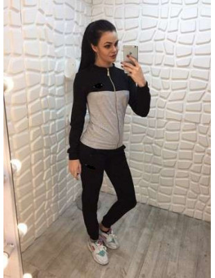 Жіночий спортивний костюм